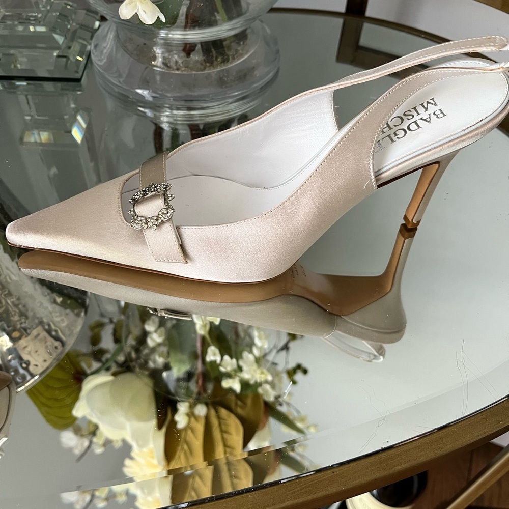 Badgley Mischka sling back heel